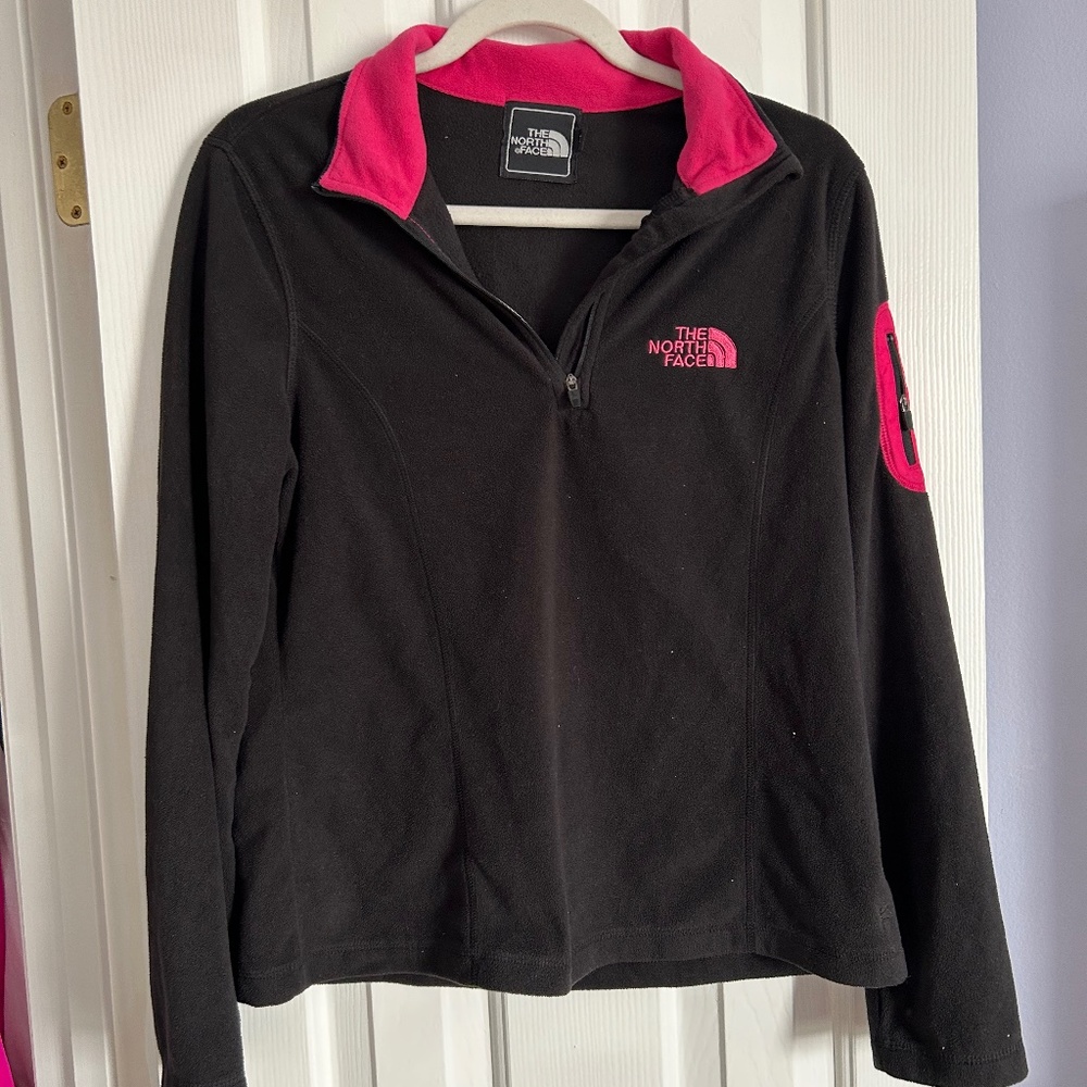 North Face Quarter Zip in Medium